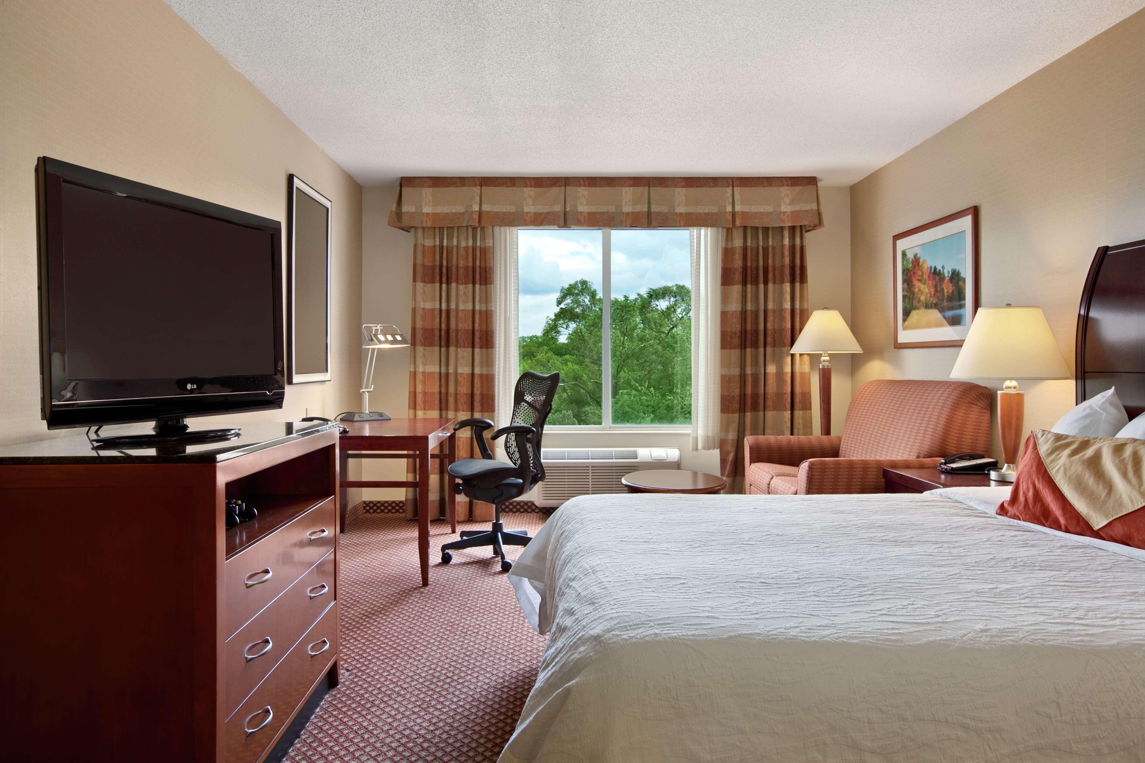 Hilton Garden Inn Oakbrook Terrace Værelse billede