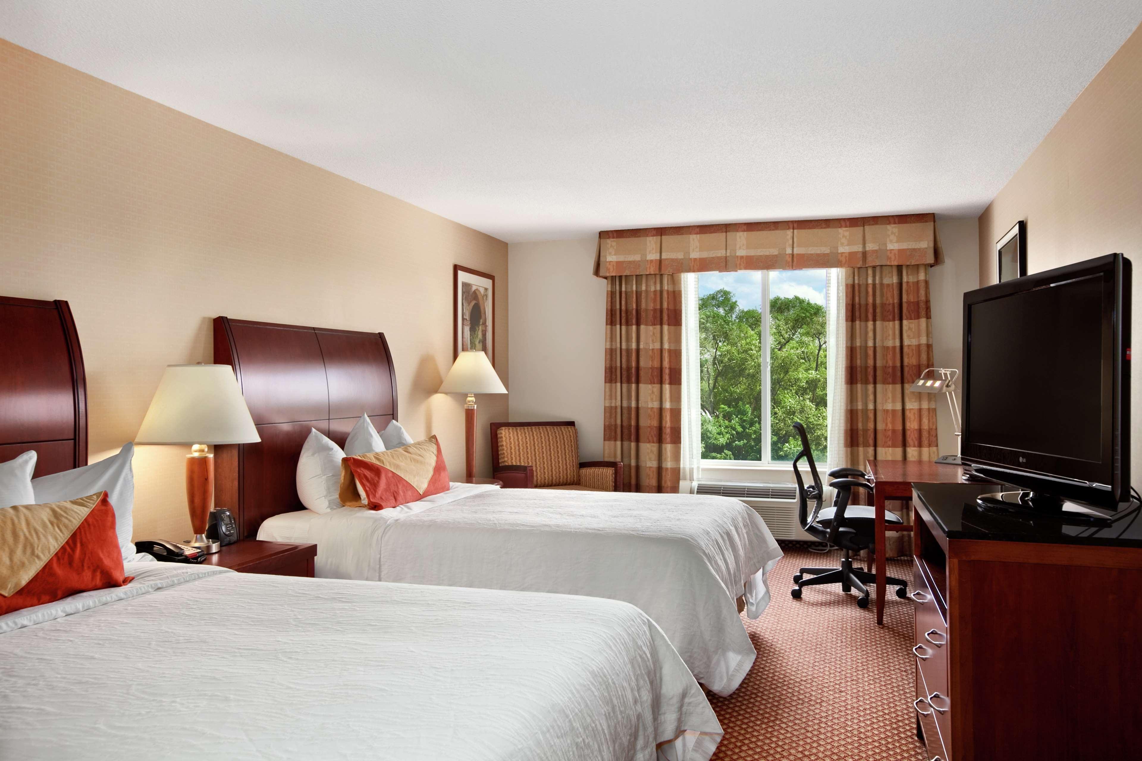 Hilton Garden Inn Oakbrook Terrace Værelse billede